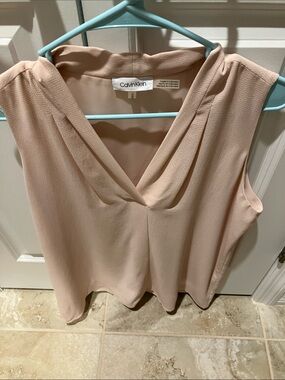 Calvin Klein Women's Blush Pink V-Neck Sleeveless Camisole